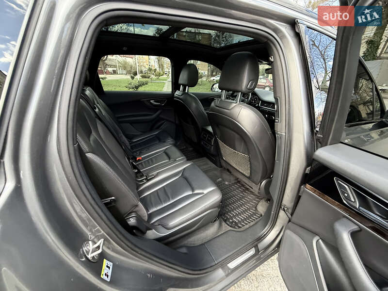 Позашляховик / Кросовер Audi Q7 2016 в Києві