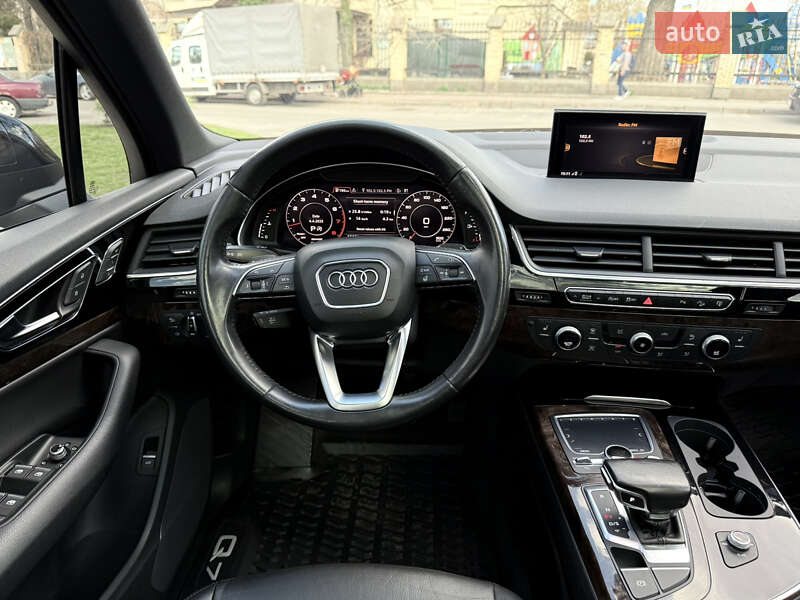 Позашляховик / Кросовер Audi Q7 2016 в Києві