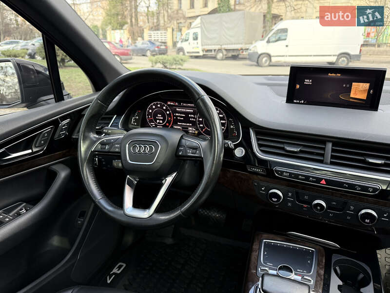Позашляховик / Кросовер Audi Q7 2016 в Києві