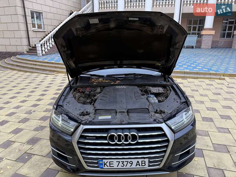 Внедорожник / Кроссовер Audi Q7 2016 в Кривом Роге