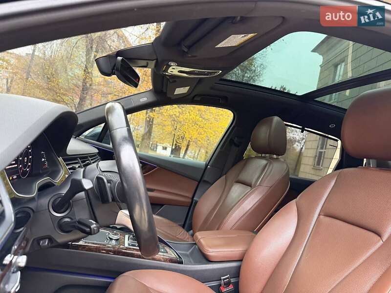 Внедорожник / Кроссовер Audi Q7 2016 в Кривом Роге