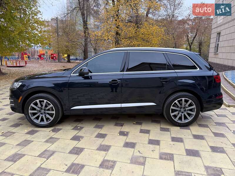 Внедорожник / Кроссовер Audi Q7 2016 в Кривом Роге