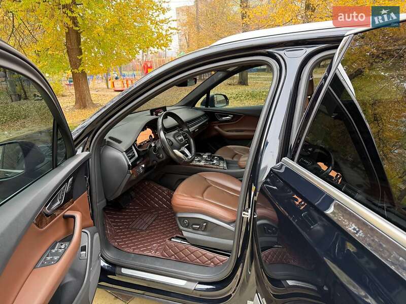 Внедорожник / Кроссовер Audi Q7 2016 в Кривом Роге