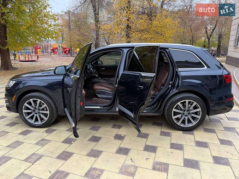 Внедорожник / Кроссовер Audi Q7 2016 в Кривом Роге