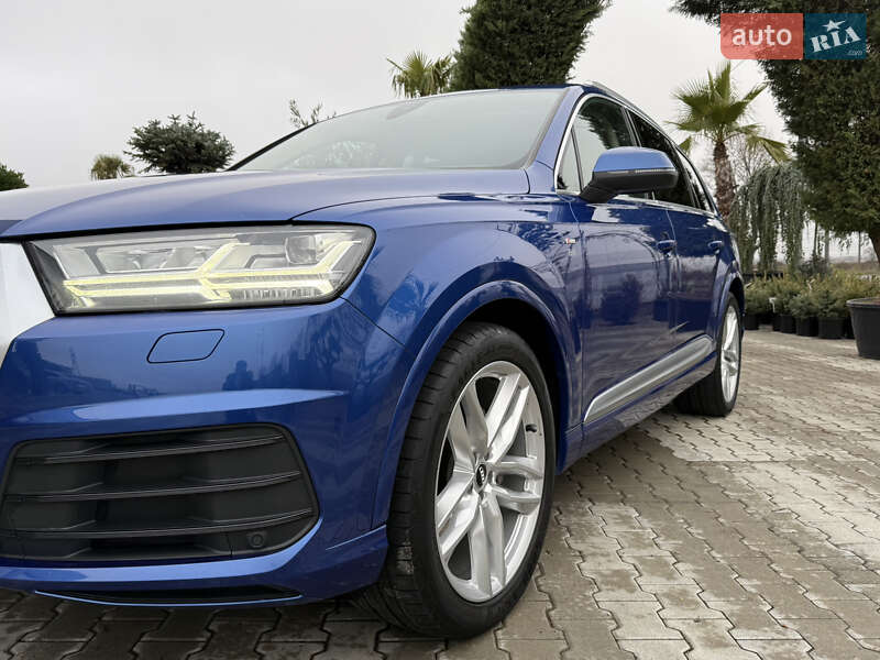 Внедорожник / Кроссовер Audi Q7 2017 в Мукачево