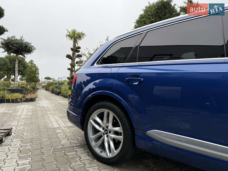 Внедорожник / Кроссовер Audi Q7 2017 в Мукачево
