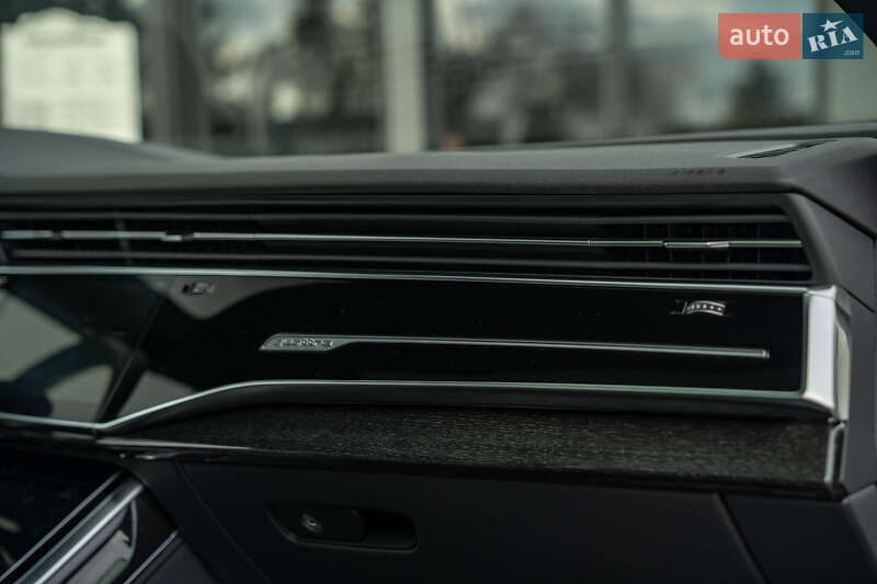 Позашляховик / Кросовер Audi Q7 2020 в Чернівцях