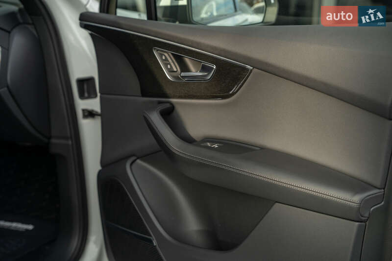 Позашляховик / Кросовер Audi Q7 2020 в Чернівцях