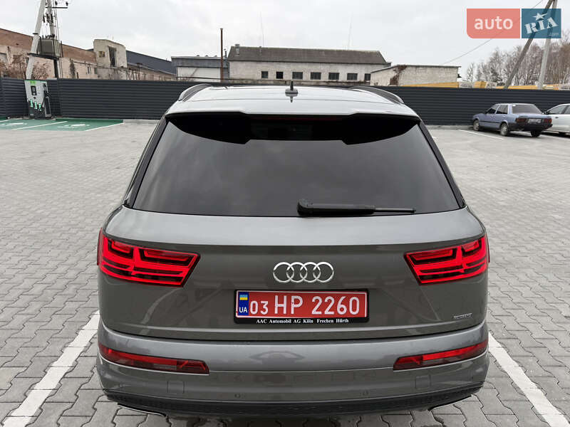 Позашляховик / Кросовер Audi Q7 2015 в Луцьку