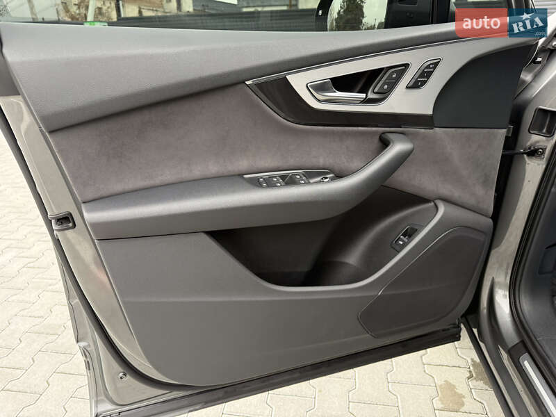 Позашляховик / Кросовер Audi Q7 2015 в Луцьку