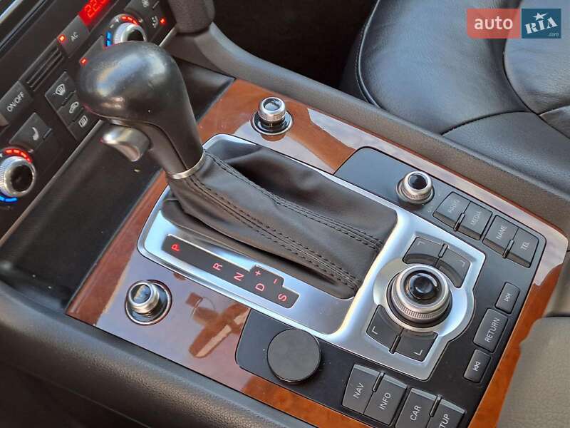 Позашляховик / Кросовер Audi Q7 2010 в Одесі