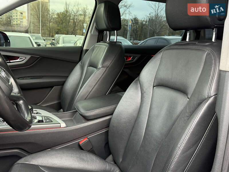 Позашляховик / Кросовер Audi Q7 2015 в Києві
