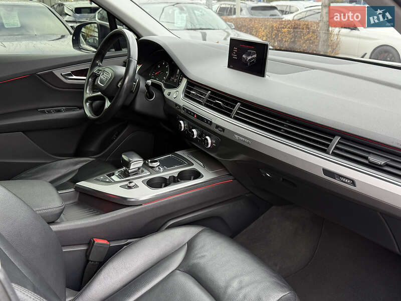Позашляховик / Кросовер Audi Q7 2015 в Києві