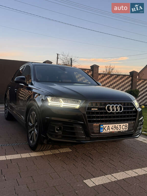 Позашляховик / Кросовер Audi Q7 2016 в Рівному
