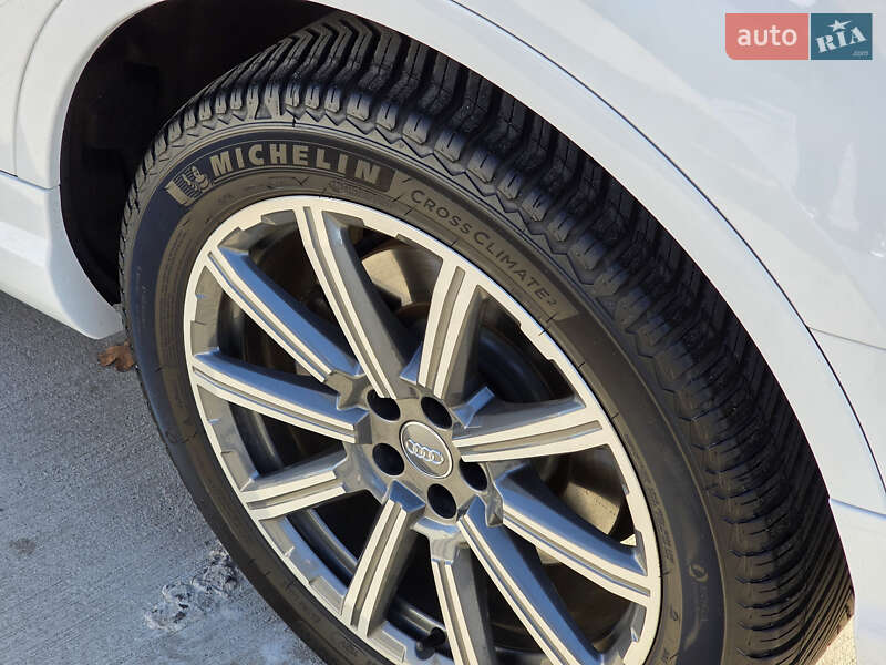 Внедорожник / Кроссовер Audi Q7 2016 в Луцке
