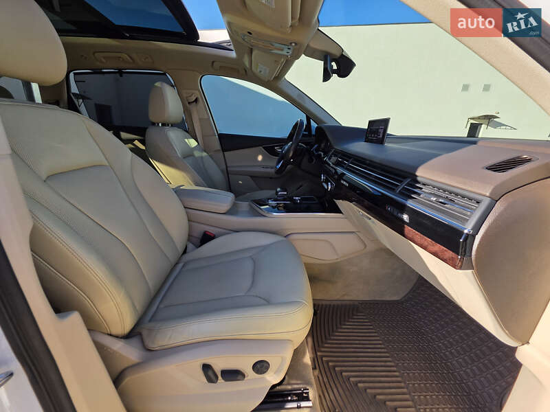 Внедорожник / Кроссовер Audi Q7 2016 в Луцке