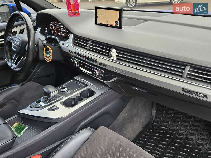 Позашляховик / Кросовер Audi Q7 2016 в Дунаївцях