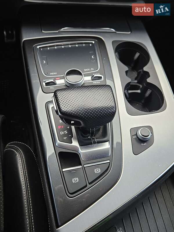 Позашляховик / Кросовер Audi Q7 2016 в Дунаївцях