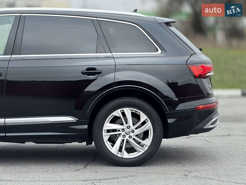 Позашляховик / Кросовер Audi Q7 2019 в Києві