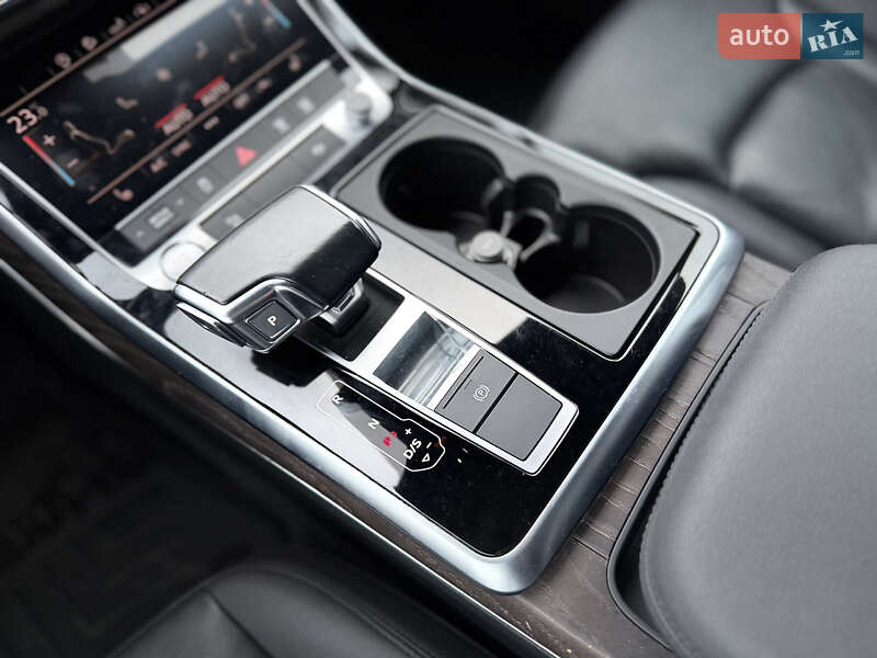 Позашляховик / Кросовер Audi Q7 2019 в Києві