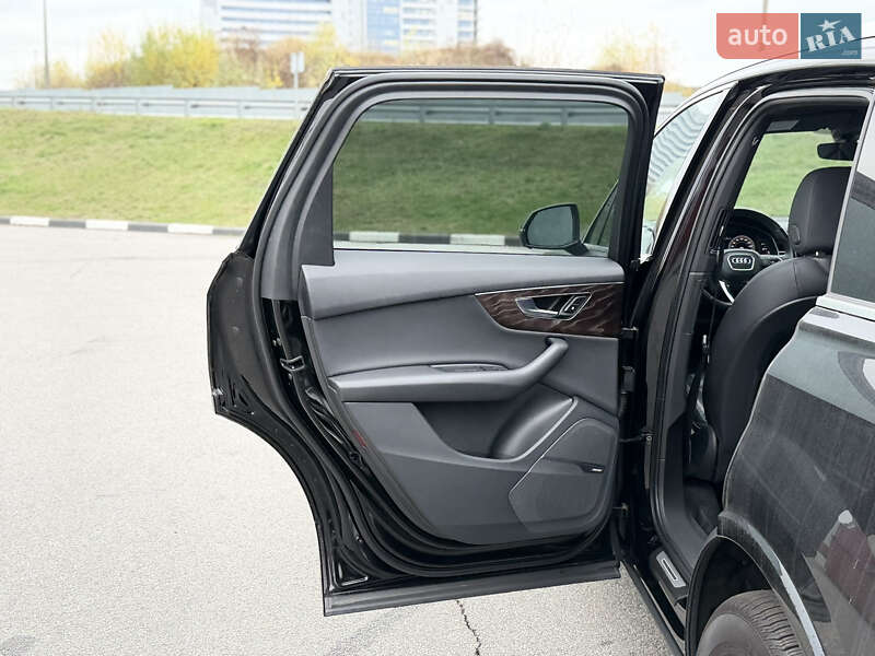 Позашляховик / Кросовер Audi Q7 2019 в Києві