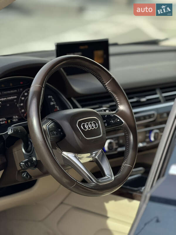 Позашляховик / Кросовер Audi Q7 2017 в Києві