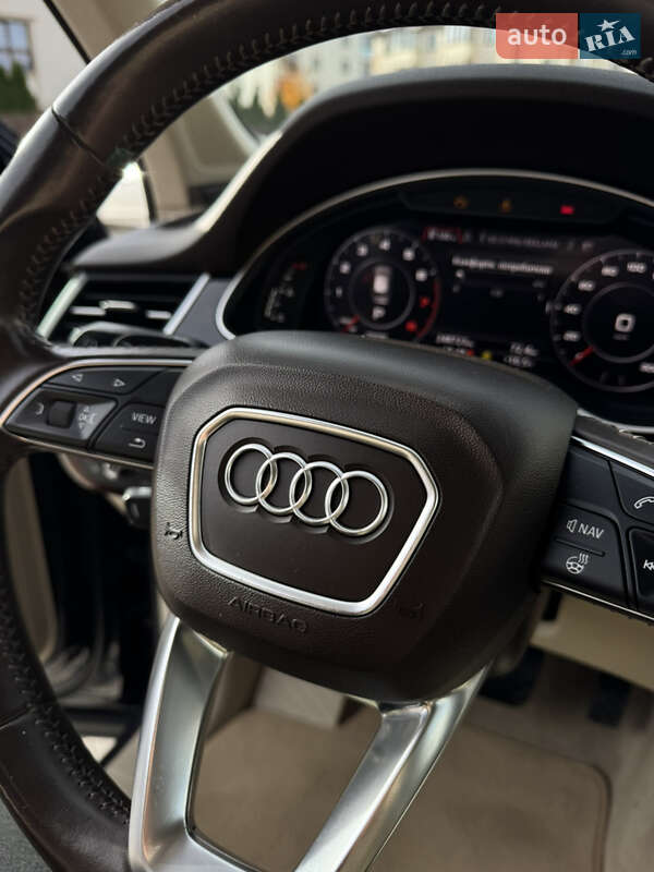 Позашляховик / Кросовер Audi Q7 2017 в Києві