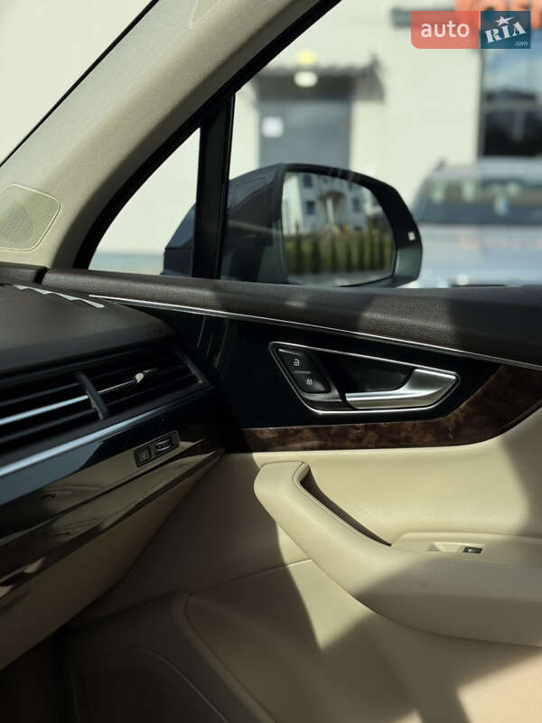 Позашляховик / Кросовер Audi Q7 2017 в Києві