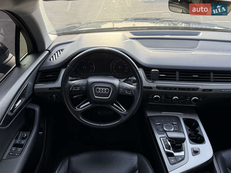Позашляховик / Кросовер Audi Q7 2017 в Києві