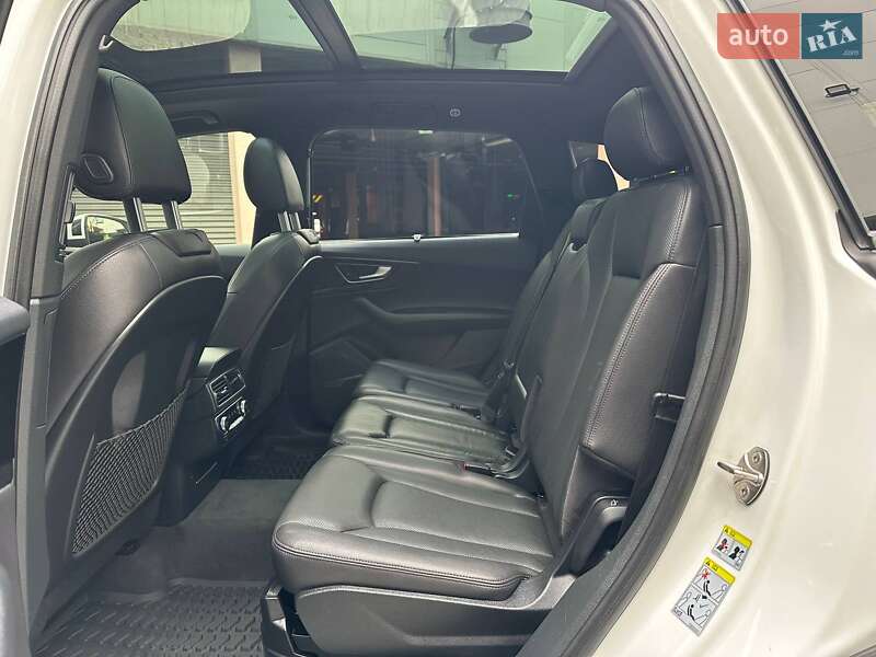 Позашляховик / Кросовер Audi Q7 2016 в Києві