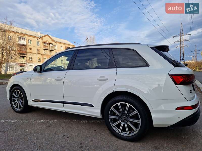 Позашляховик / Кросовер Audi Q7 2023 в Києві фото 4 Позашляховик / Кросовер Audi Q7 2023 в Києві