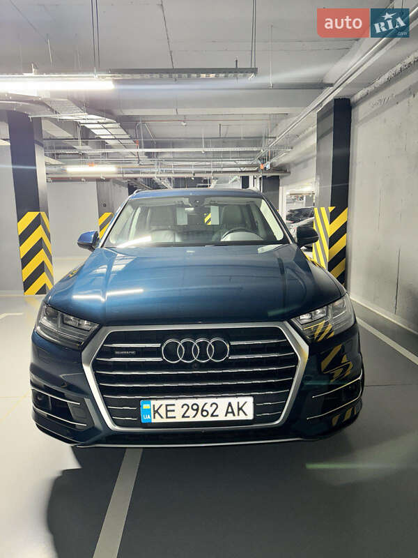 Позашляховик / Кросовер Audi Q7 2018 в Дніпрі