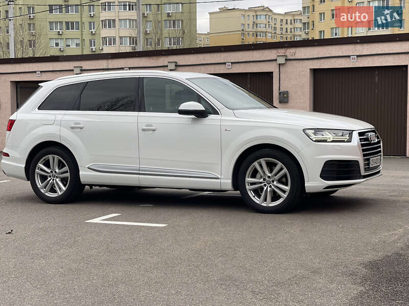 Позашляховик / Кросовер Audi Q7 2016 в Києві