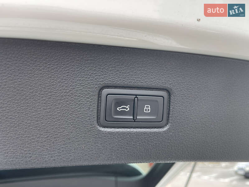 Позашляховик / Кросовер Audi Q7 2016 в Києві