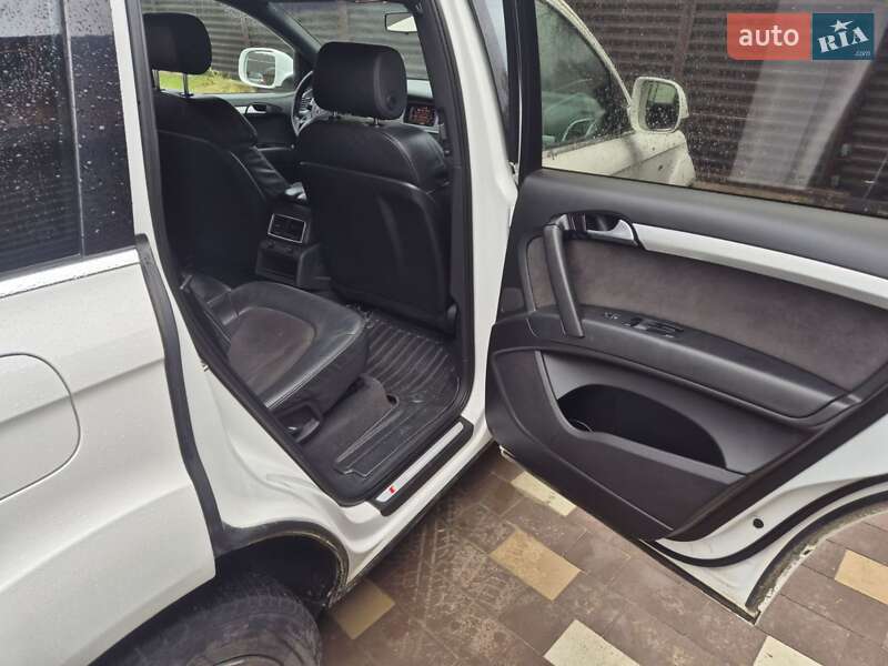 Позашляховик / Кросовер Audi Q7 2013 в Турці