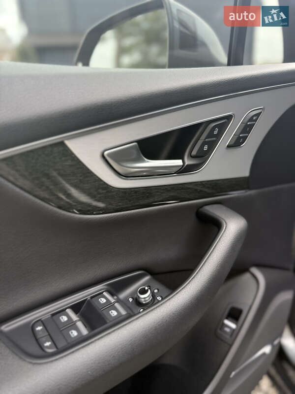 Позашляховик / Кросовер Audi Q7 2017 в Шепетівці