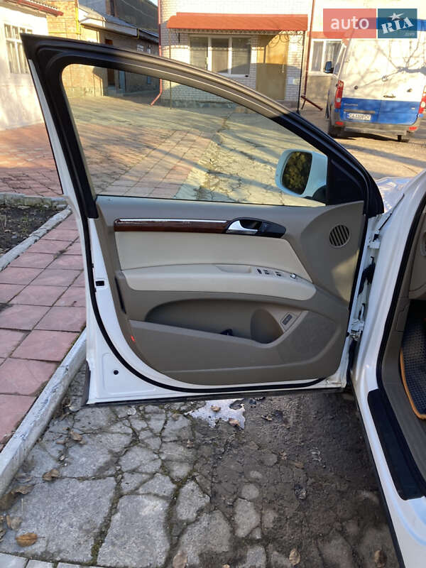 Внедорожник / Кроссовер Audi Q7 2010 в Умани