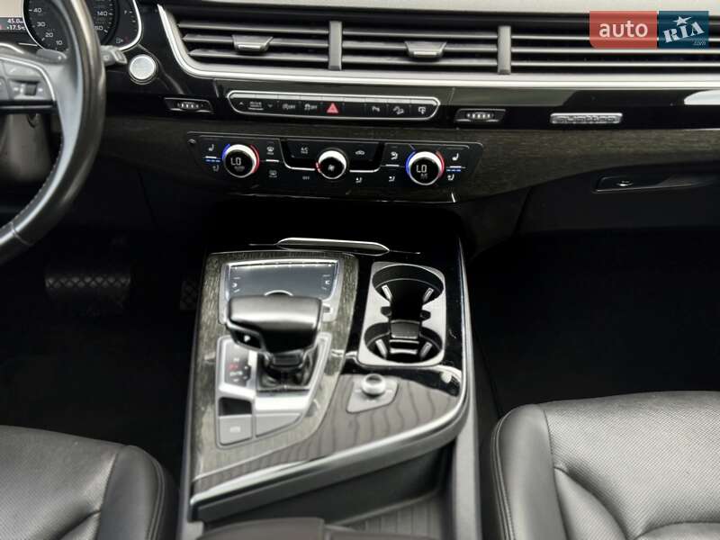 Позашляховик / Кросовер Audi Q7 2017 в Львові