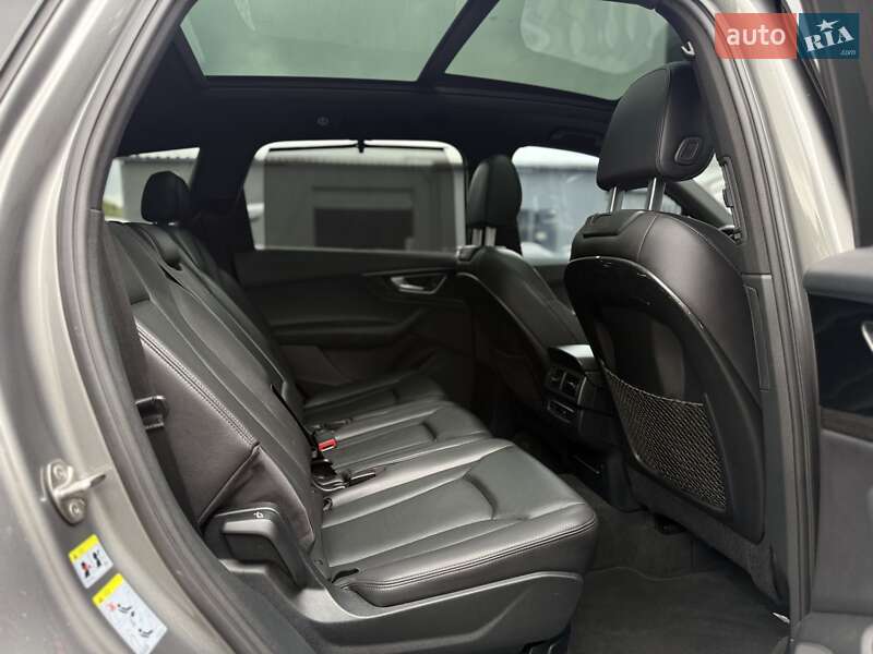 Позашляховик / Кросовер Audi Q7 2017 в Львові