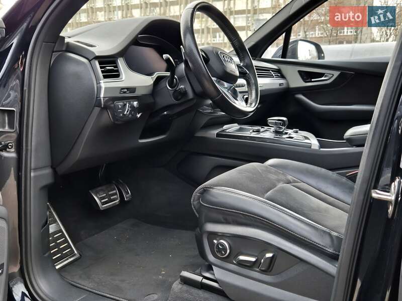 Внедорожник / Кроссовер Audi Q7 2016 в Киеве
