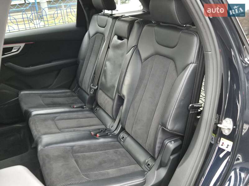 Внедорожник / Кроссовер Audi Q7 2016 в Киеве