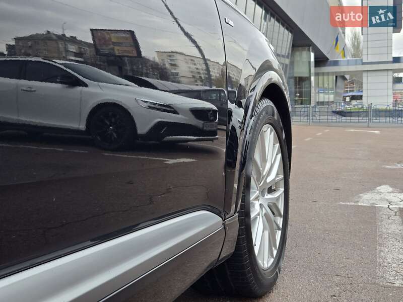 Внедорожник / Кроссовер Audi Q7 2016 в Киеве