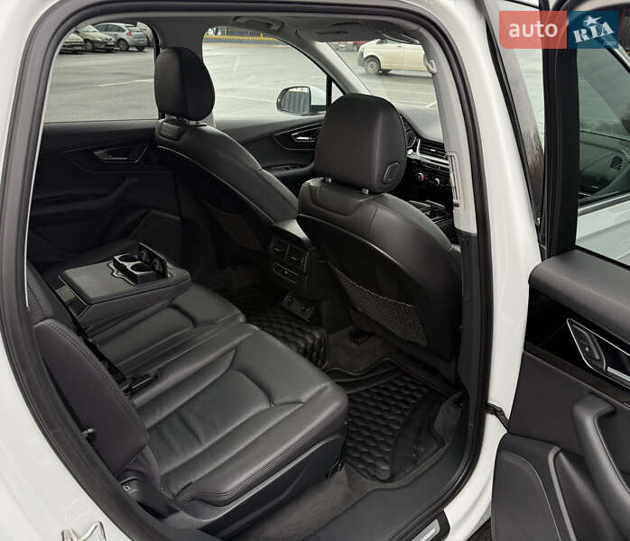 Позашляховик / Кросовер Audi Q7 2016 в Житомирі