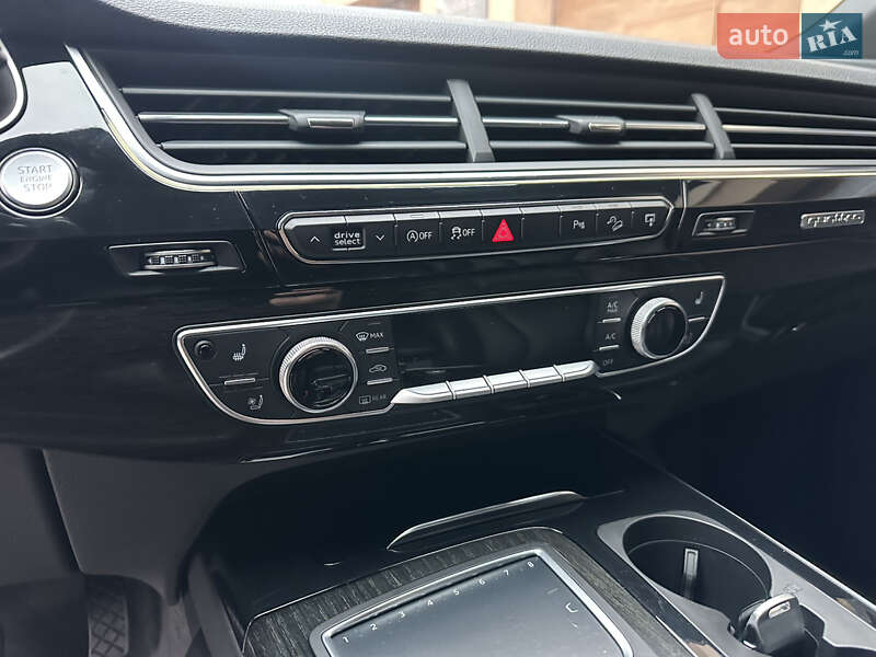 Внедорожник / Кроссовер Audi Q7 2017 в Ужгороде