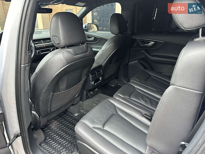 Внедорожник / Кроссовер Audi Q7 2017 в Ужгороде