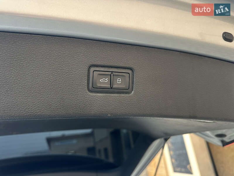 Внедорожник / Кроссовер Audi Q7 2017 в Ужгороде