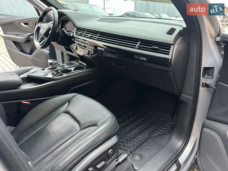 Внедорожник / Кроссовер Audi Q7 2017 в Ужгороде