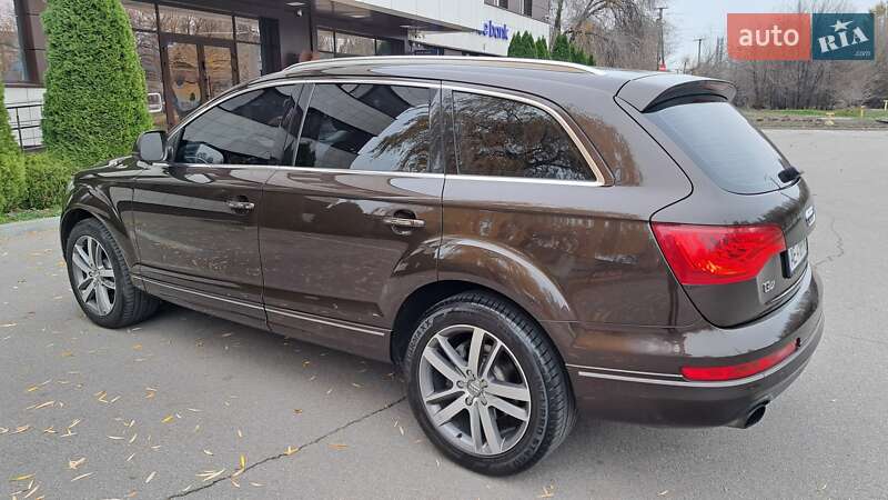 Позашляховик / Кросовер Audi Q7 2014 в Дніпрі