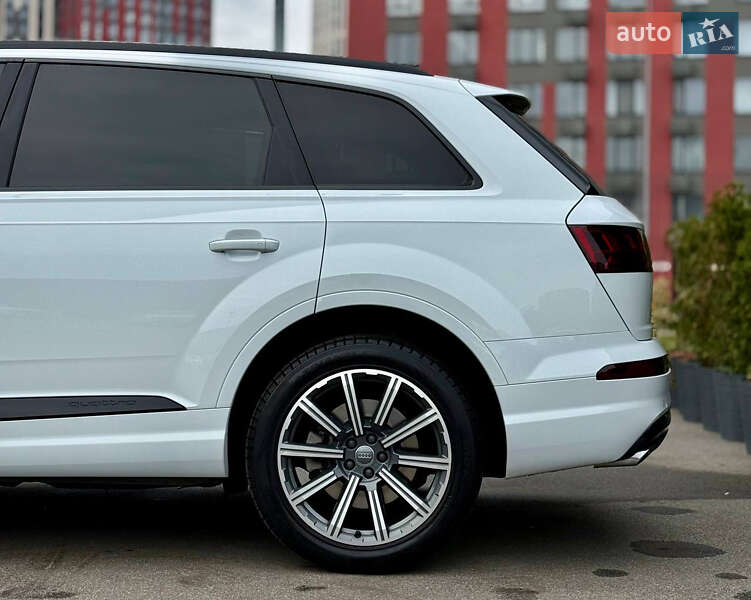 Позашляховик / Кросовер Audi Q7 2016 в Києві