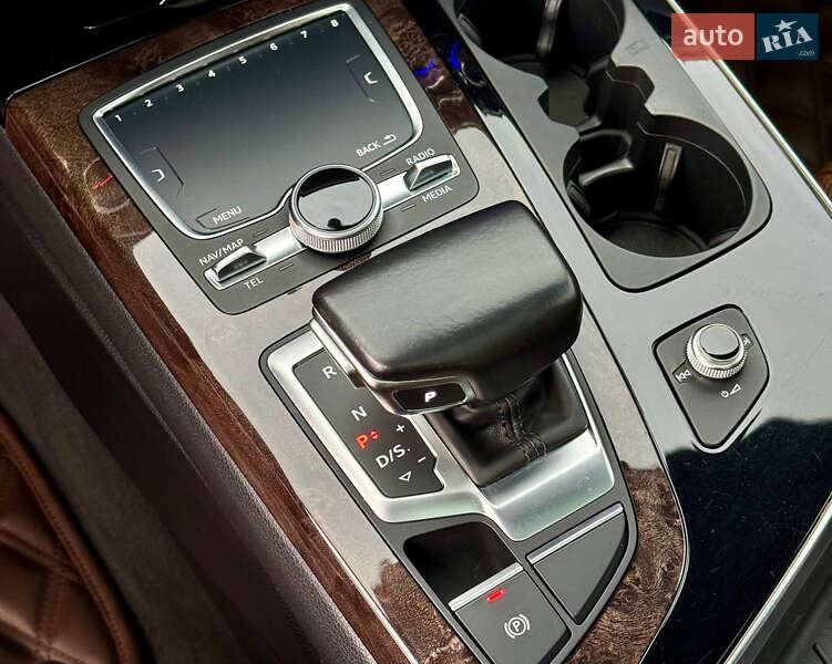 Позашляховик / Кросовер Audi Q7 2016 в Києві